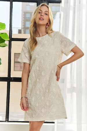 Applique Round Neck Short Sleeve Shift Dress