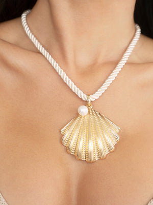 Scallop Shell Pendant Necklace