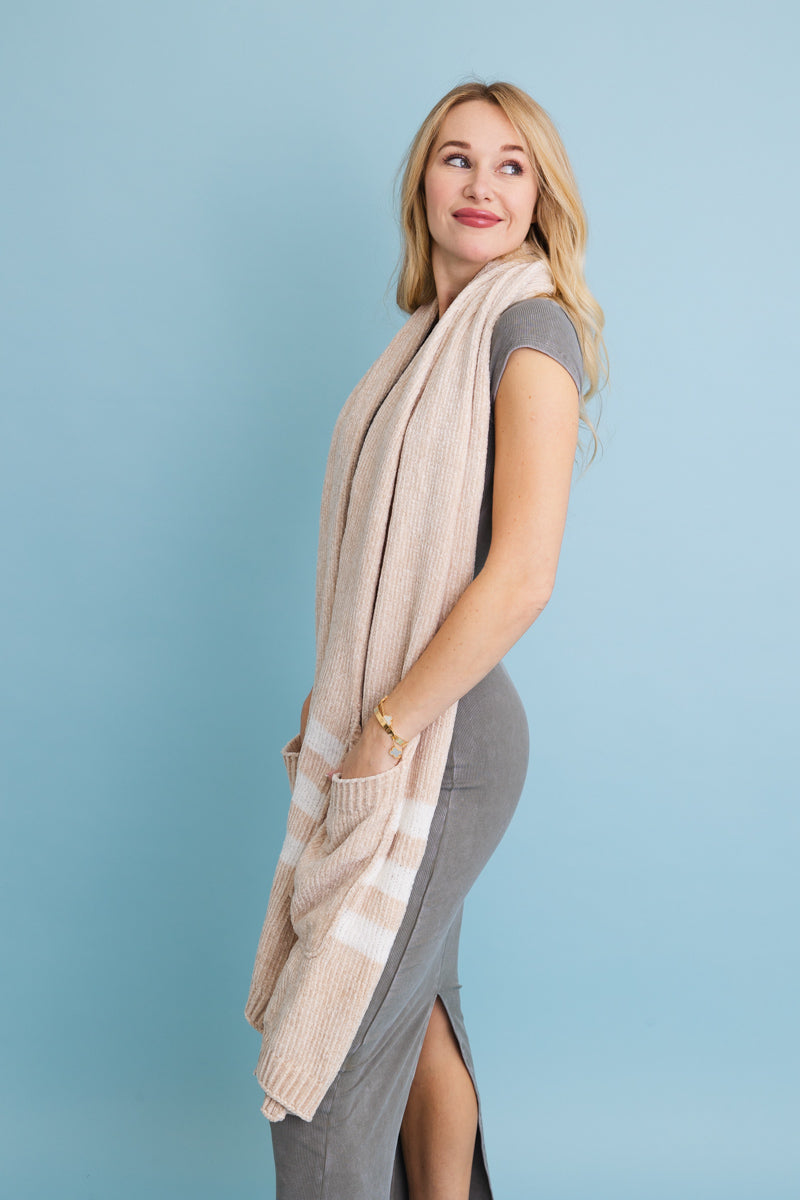 Chenille Pocket Scarf - Soft Comfort with Handy Pockets 🧣