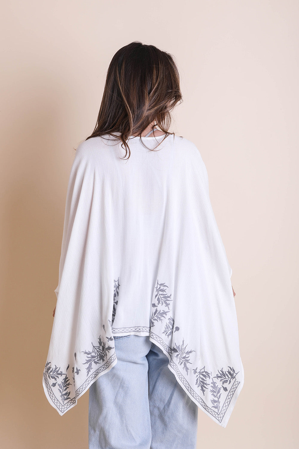 Leaf Garland Embroidered Kimono Kimonos White