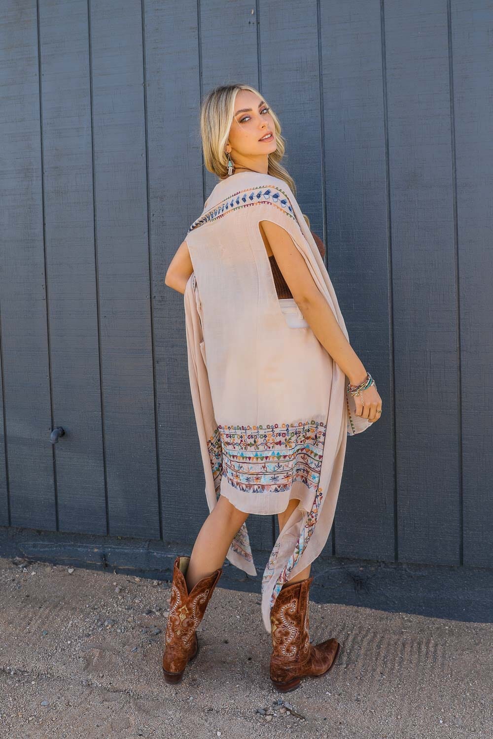 Geometric Embroidered Sleeveless Kimono Kimono Leto Collection Beige 